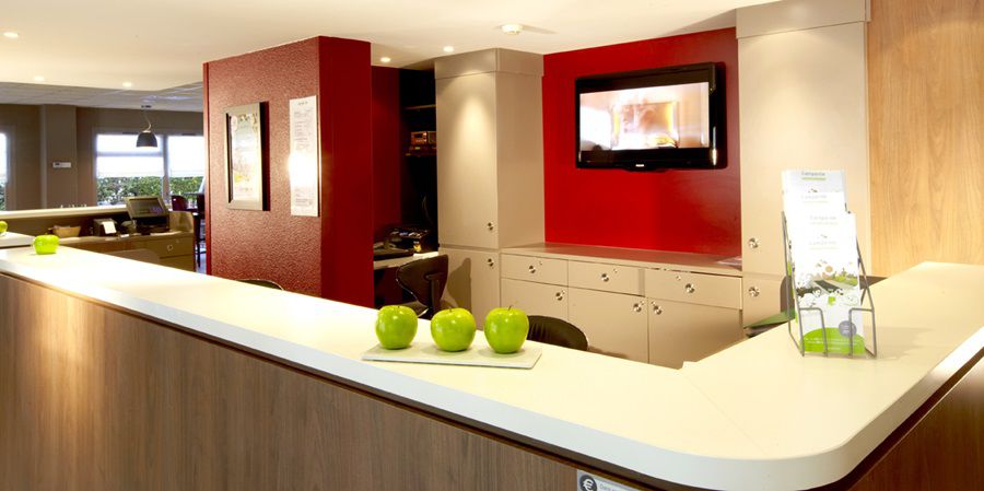 Готель Campanile Prime - Nimes Centre Екстер'єр фото